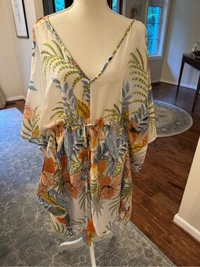 Violet Sky Tropical Print V-Neck Bathing Suit Cover Up. So pretty. Like New